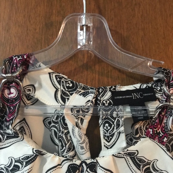 Beautiful satin sleeveless top - Picture 2 of 4